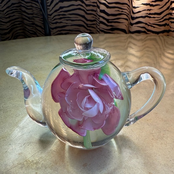 Dynasty Gallery Other - NEW Dynasty Gallery Handmade Art Glass Pink Rose Teapot Paperweight